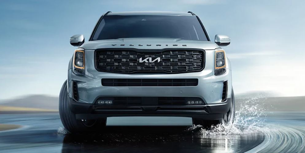 Front view of a silver 2022 Kia Telluride. | Kia dealer in Bentonville, AR.