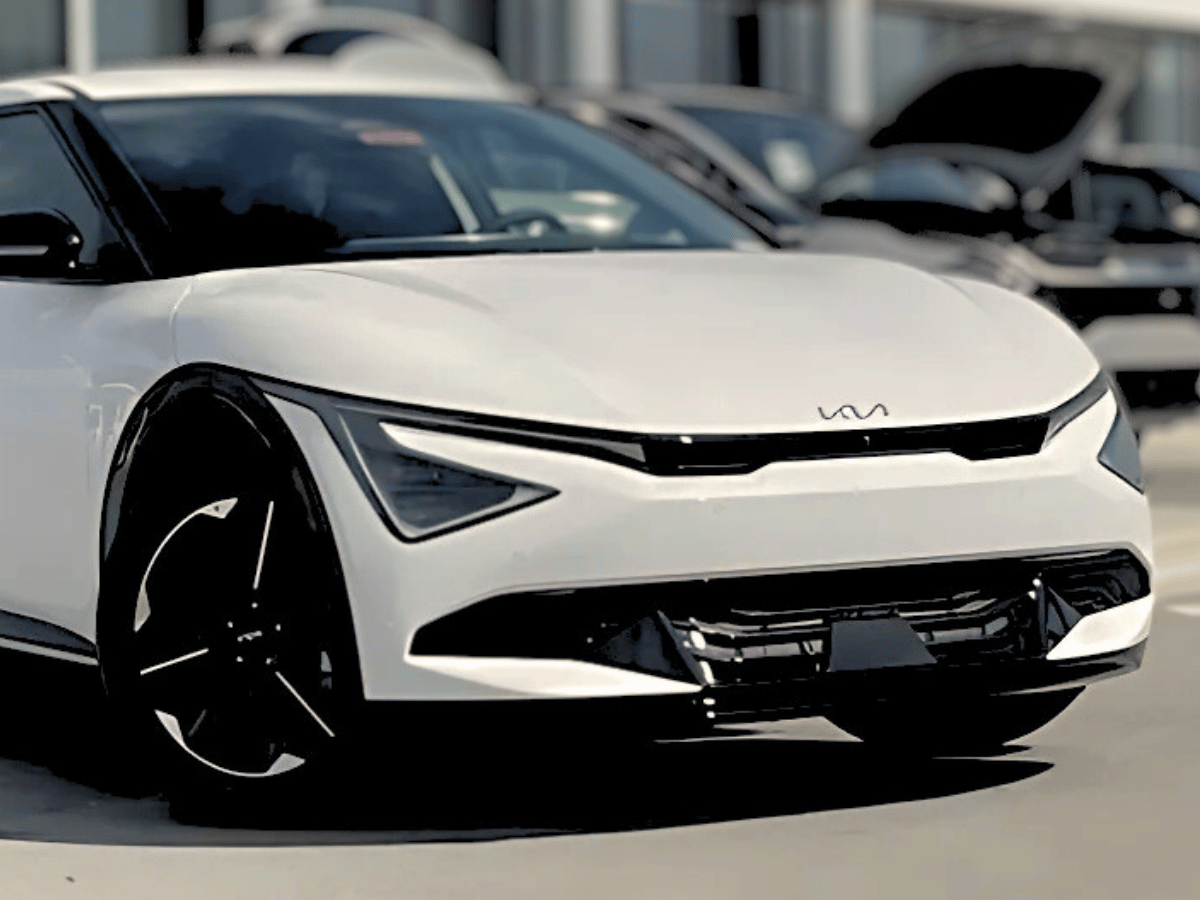 Refreshed White 2025 EV6 in Bentonville, AR