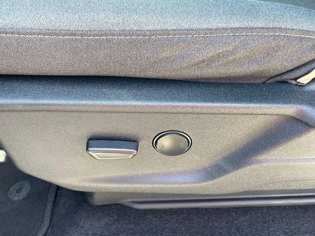 2025 Ford F-150 XLT - REAR PARKING SENSORS / 4X4