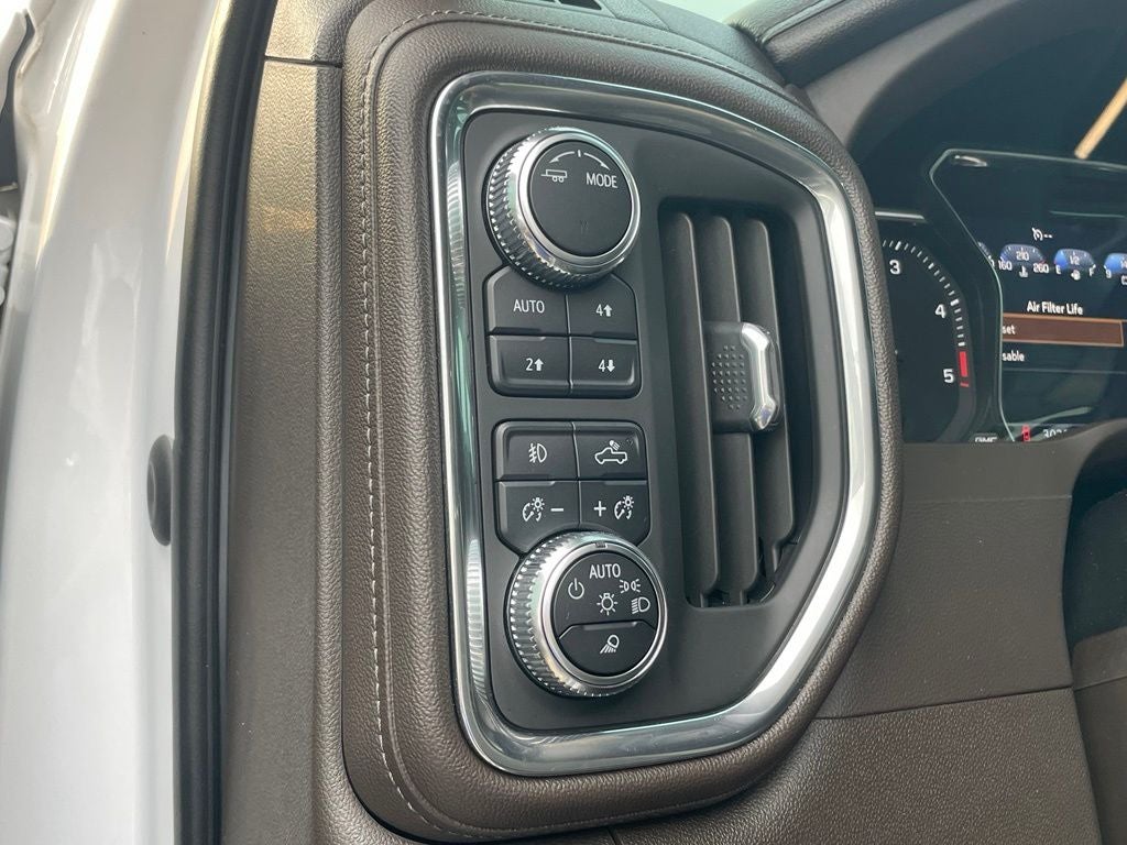 2022 GMC Sierra 2500HD Denali - 8" LIFT/ SUNDOWN AUDIO / CUSTOM HITCH