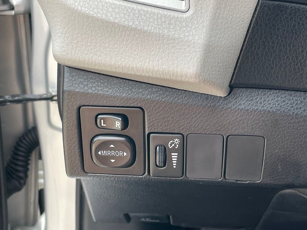 2016 Toyota Corolla LE - 38 MPG / KEYLESS ENTRY