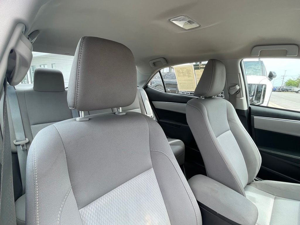2016 Toyota Corolla LE - 38 MPG / KEYLESS ENTRY