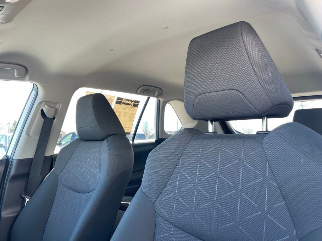 2024 Toyota RAV4 XLE - WIRELESS CARPLAY / BLIND SPOT MONITOR