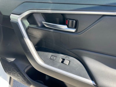 2024 Toyota RAV4 XLE - WIRELESS CARPLAY / BLIND SPOT MONITOR