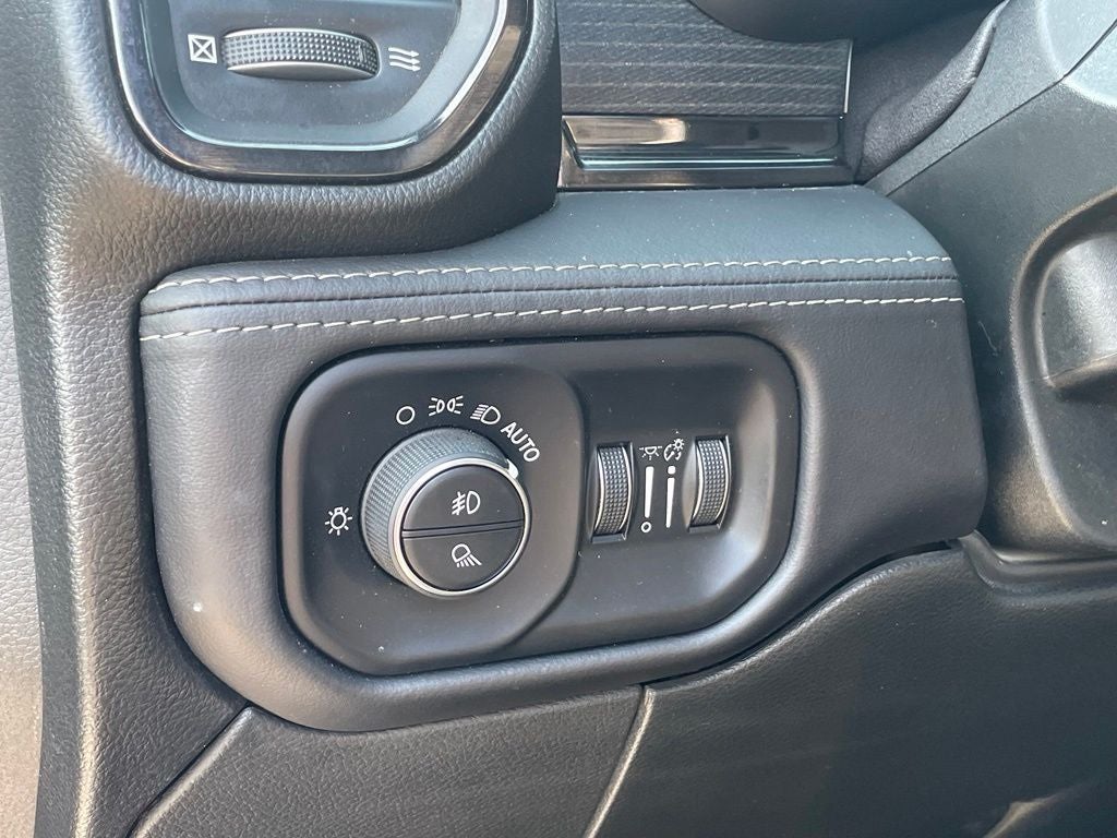 2023 RAM 3500 Limited - POWER SUNROOF / AIR SUSPENSION
