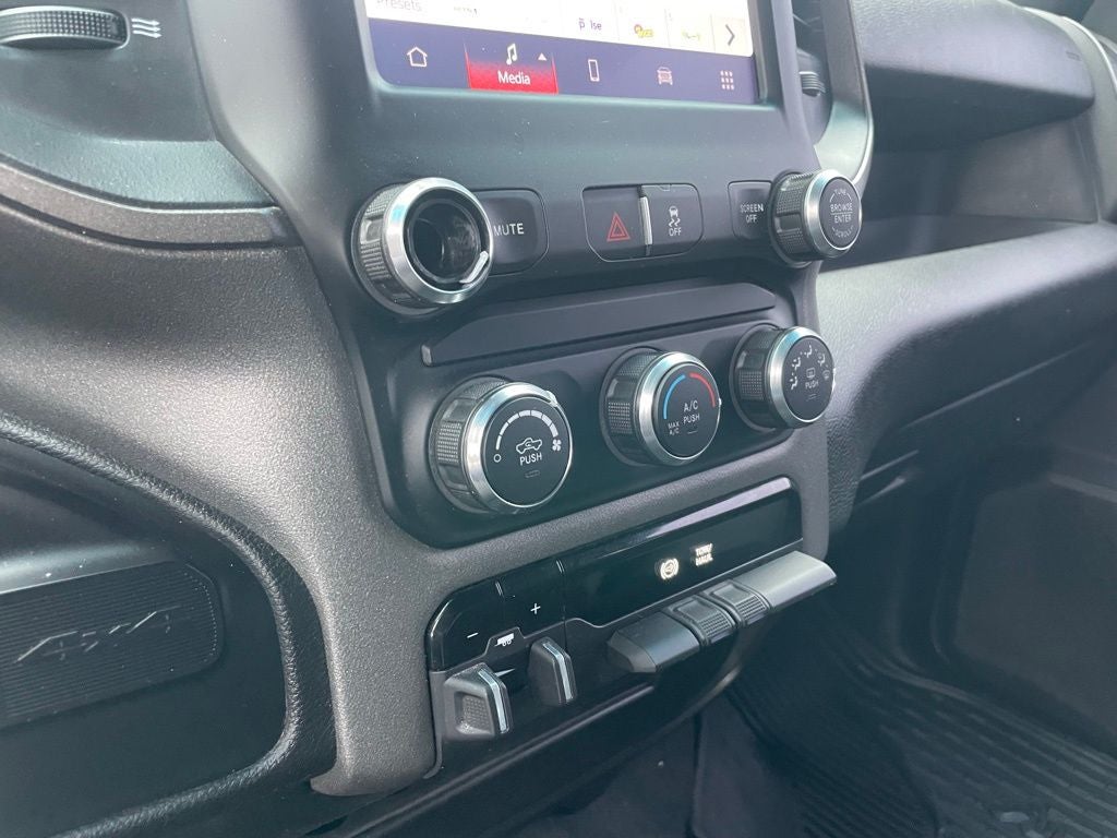 2022 RAM 2500 Tradesman - 5TH WHEEL TOWING PREP / REAR POWER SLIDING WINDO