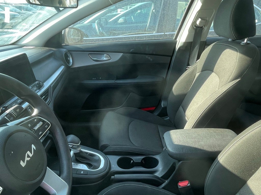 2024 Kia Forte LXS - KIA CERTIFIED / 8 INCH TOUCHSCREEN