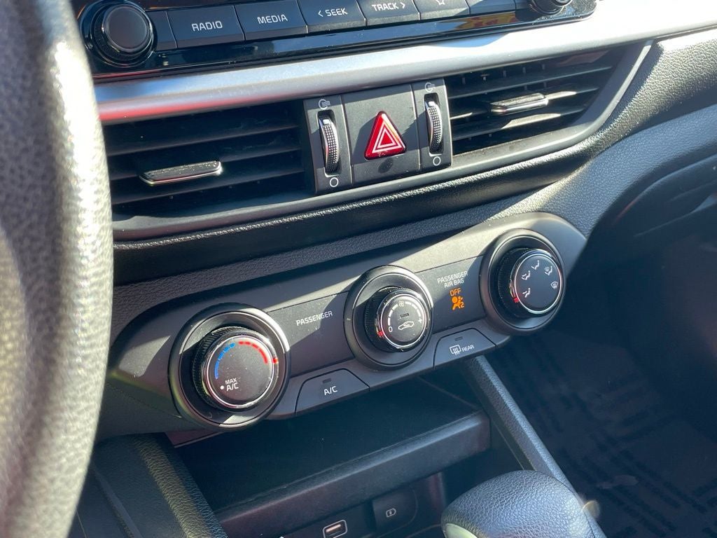 2024 Kia Forte LXS - KIA CERTIFIED / 8 INCH TOUCHSCREEN