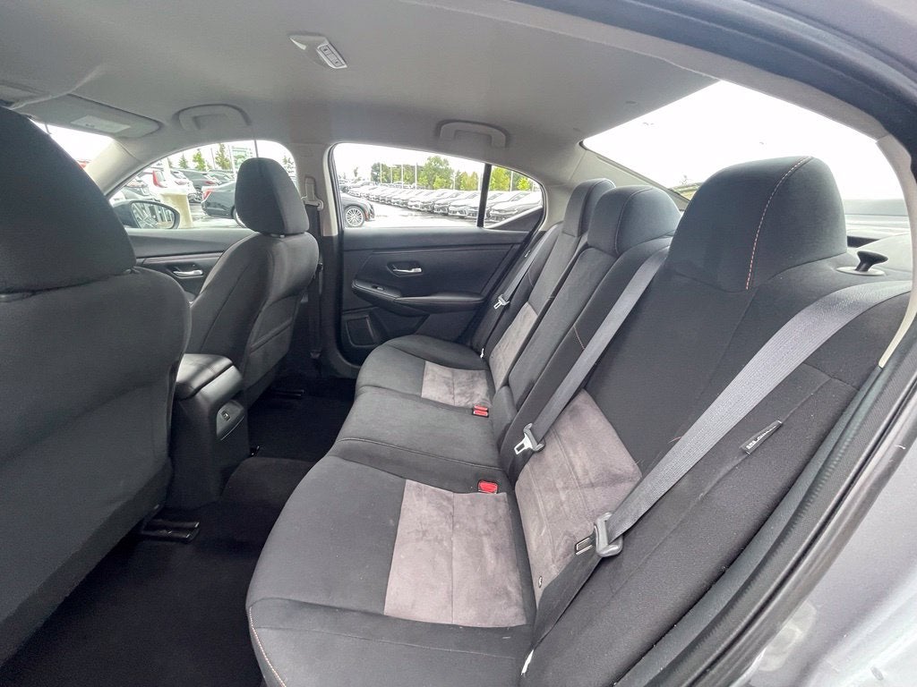 2022 Nissan Sentra SR - 37 MPG / BLIND SPOT WARNING