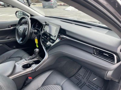 2024 Toyota Camry SE - 40 MPG / APPLE CARPLAY