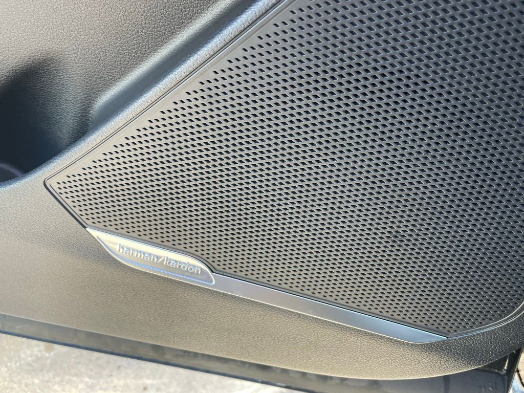 2026 Kia Sportage SX-Prestige - CARMINE RED INTERIOR COLOR PKG