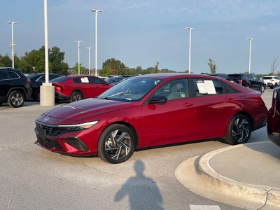 2025 Hyundai Elantra SEL Sport - 39 MPG / APPLE CARPLAY