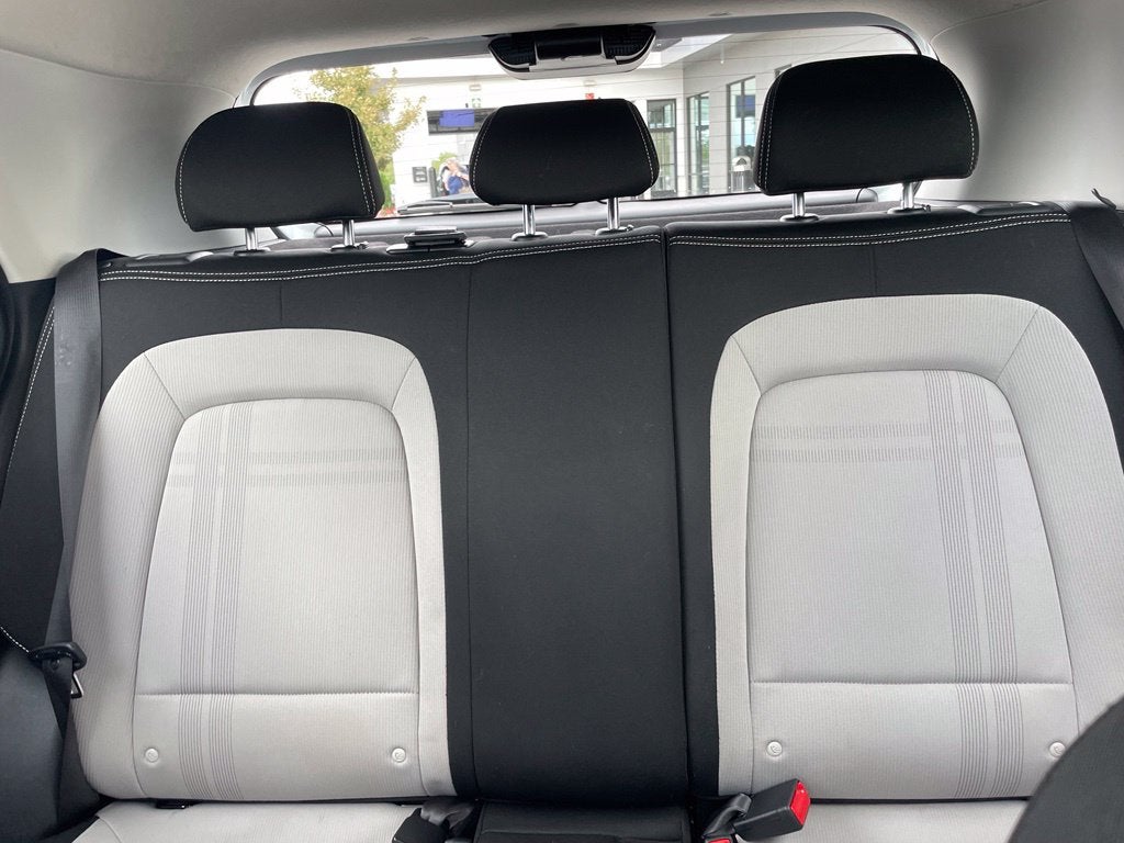 2025 Hyundai Venue SEL - POWER MOONROOF / APPLE CARPLAY