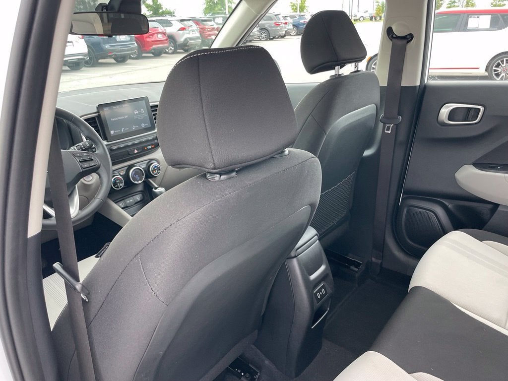 2025 Hyundai Venue SEL - POWER MOONROOF / APPLE CARPLAY