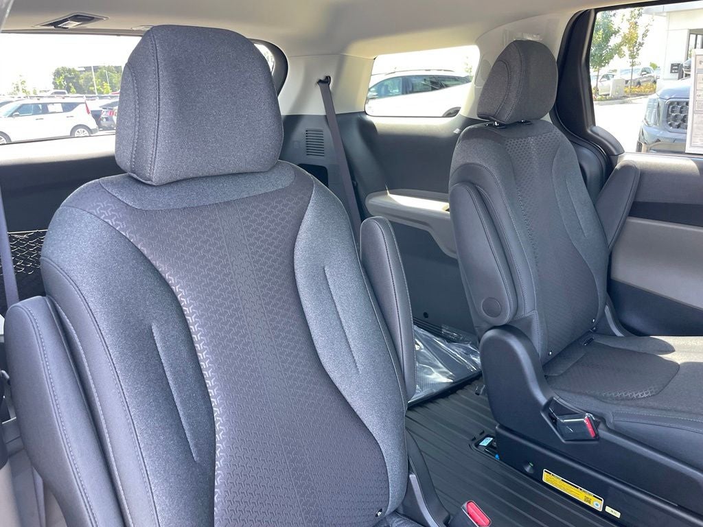 2026 Kia Carnival LX