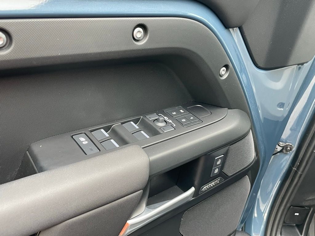 2025 Land Rover Defender 110 X-Dynamic SE - PANORAMIC ROOF / ELECTRONIC AIR SUSPENSION