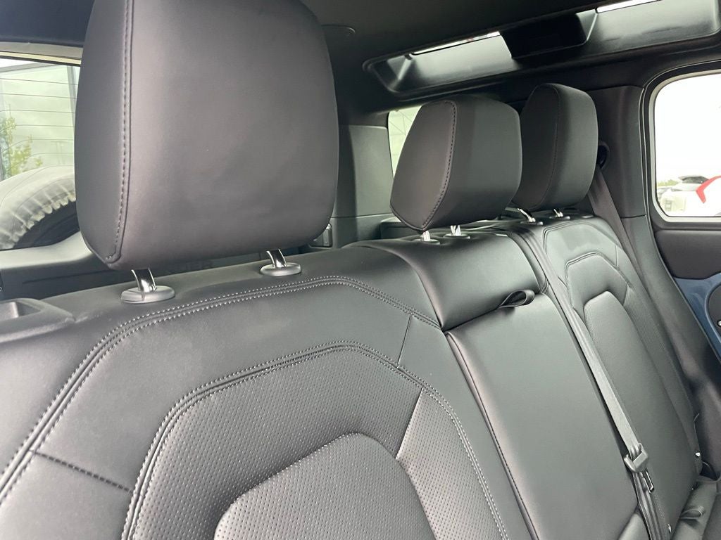 2025 Land Rover Defender 110 X-Dynamic SE - PANORAMIC ROOF / ELECTRONIC AIR SUSPENSION