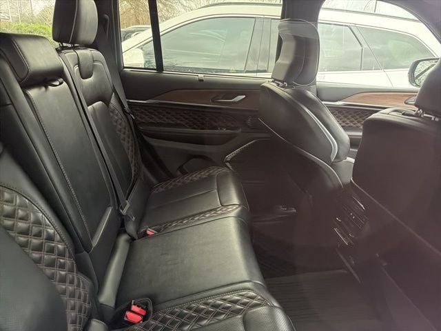 2022 Jeep Grand Cherokee Summit