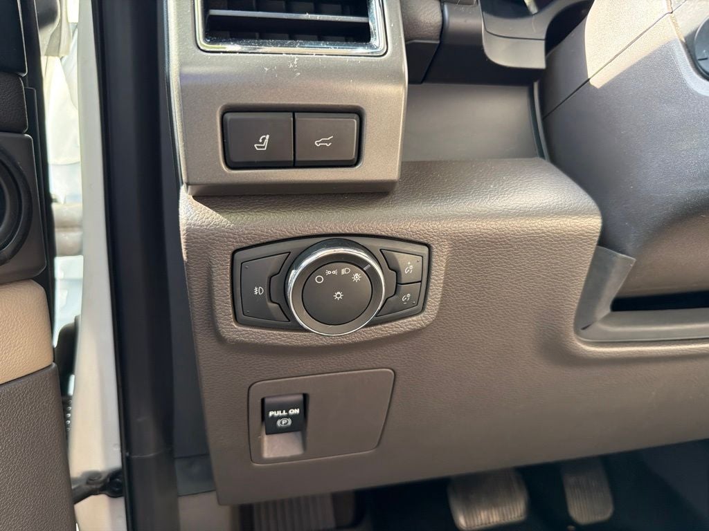 2021 Ford Expedition XLT LEATHER, BUCKETS, PANO ROOF