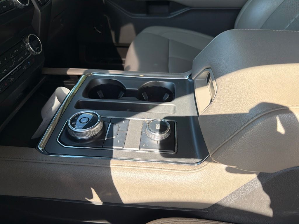 2021 Ford Expedition XLT LEATHER, BUCKETS, PANO ROOF