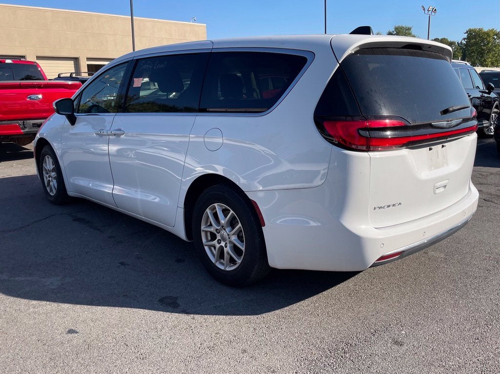 2023 Chrysler Pacifica Touring L Clean CarFax, One Owner, Third Row Seating