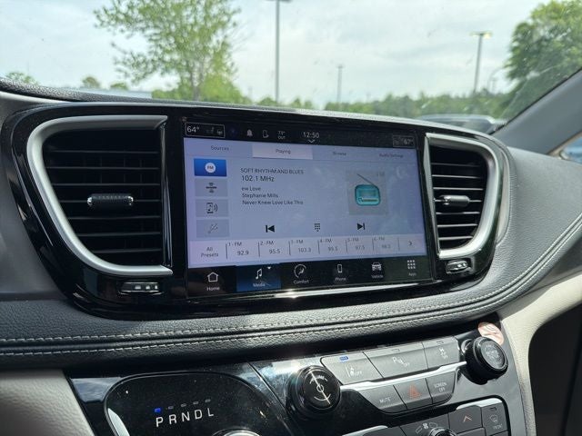 2023 Chrysler Pacifica Hybrid Touring L