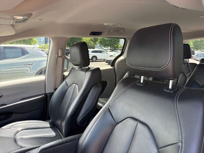 2023 Chrysler Pacifica Hybrid Touring L