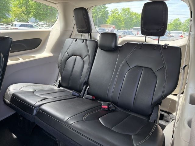 2023 Chrysler Pacifica Hybrid Touring L