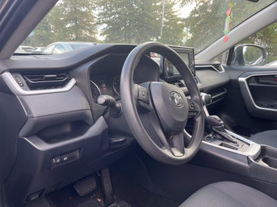 2019 Toyota RAV4 LE Clean CarFax, Blind Spot Warning