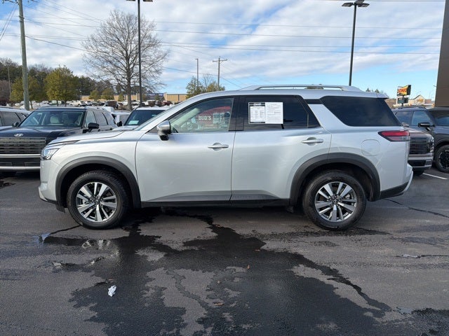 2025 Nissan Pathfinder SL