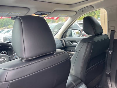 2025 Nissan Pathfinder Platinum Pano Roof, Leather, One Owner, Third Row