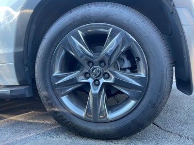 2018 Toyota Highlander Limited Platinum Leather, One Owner, Moonroof, Third Row
