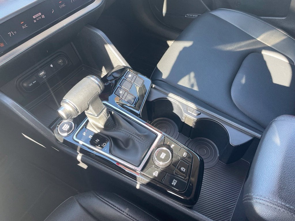 2025 Kia Sportage SX Pano Roof, Leather, One Owner