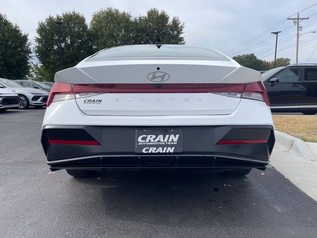 2025 Hyundai Elantra SEL Convenience Sunroof, One Owner