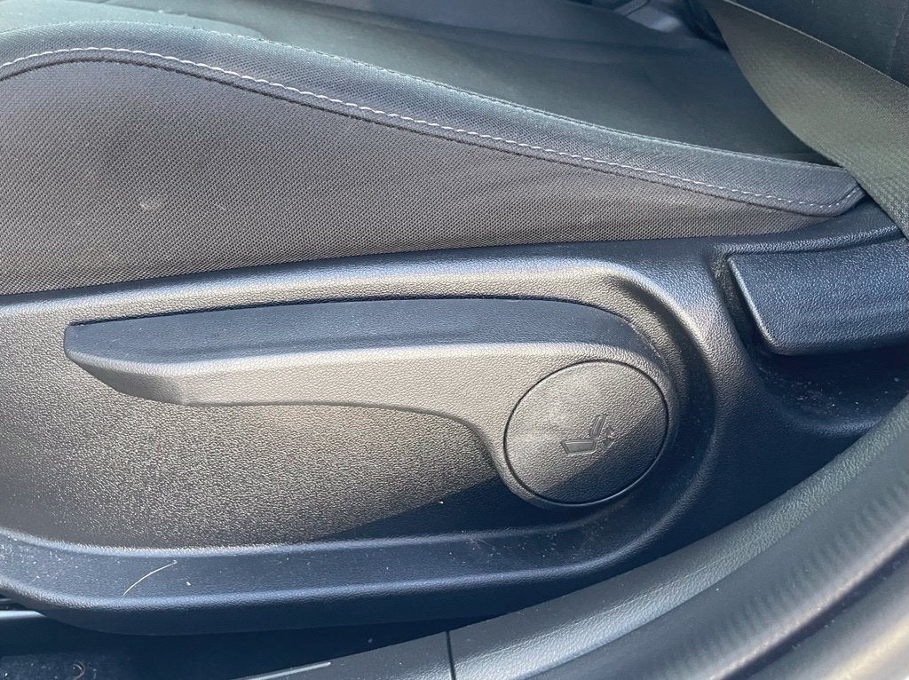 2025 Hyundai Elantra SEL Convenience Moonroof, Clean CarFax, One Owner