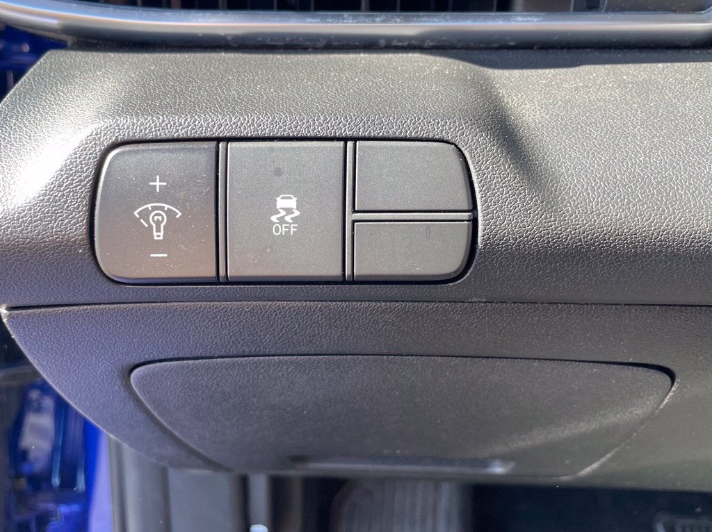 2025 Hyundai Elantra SEL Convenience Moonroof, One Owner