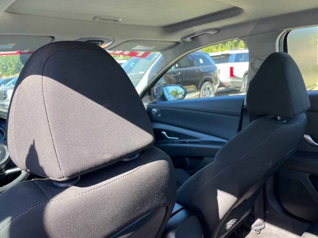 2025 Hyundai Elantra SEL Convenience Moonroof, One Owner