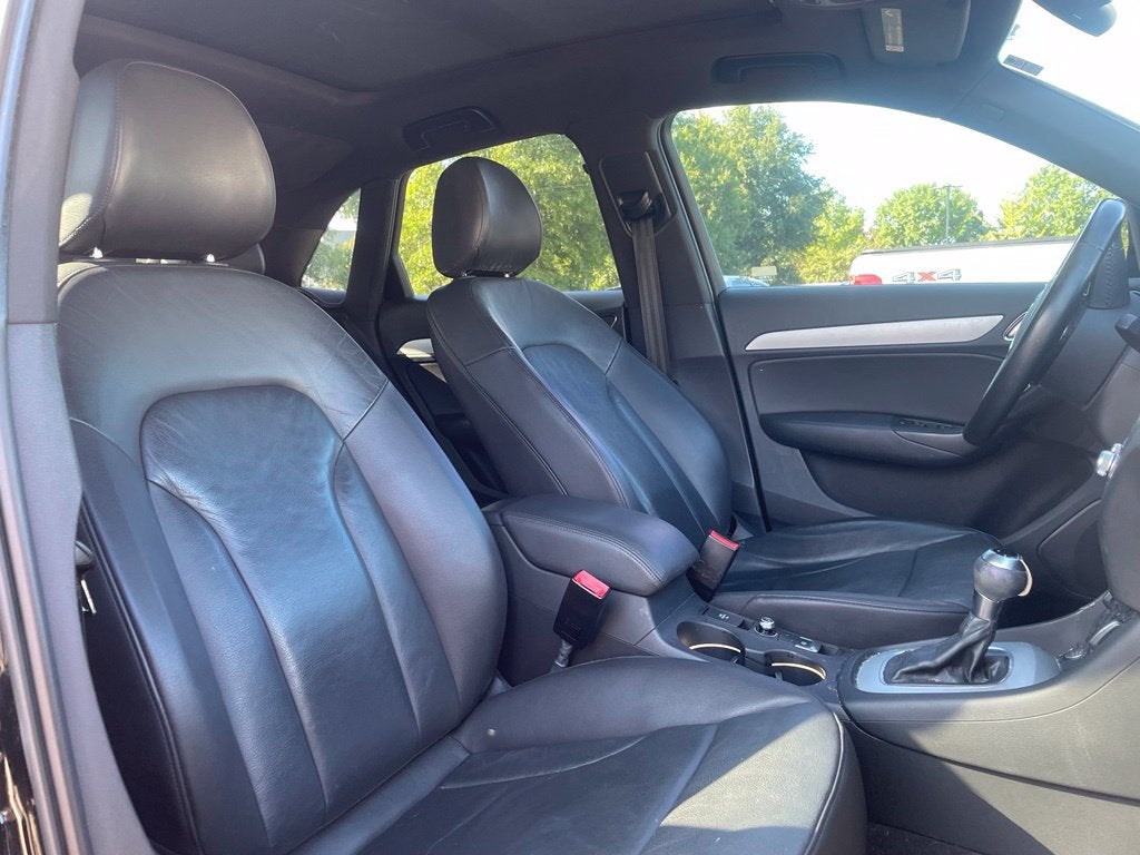 2017 Audi Q3 2.0T Premium, Pano Roof, Leather quattro