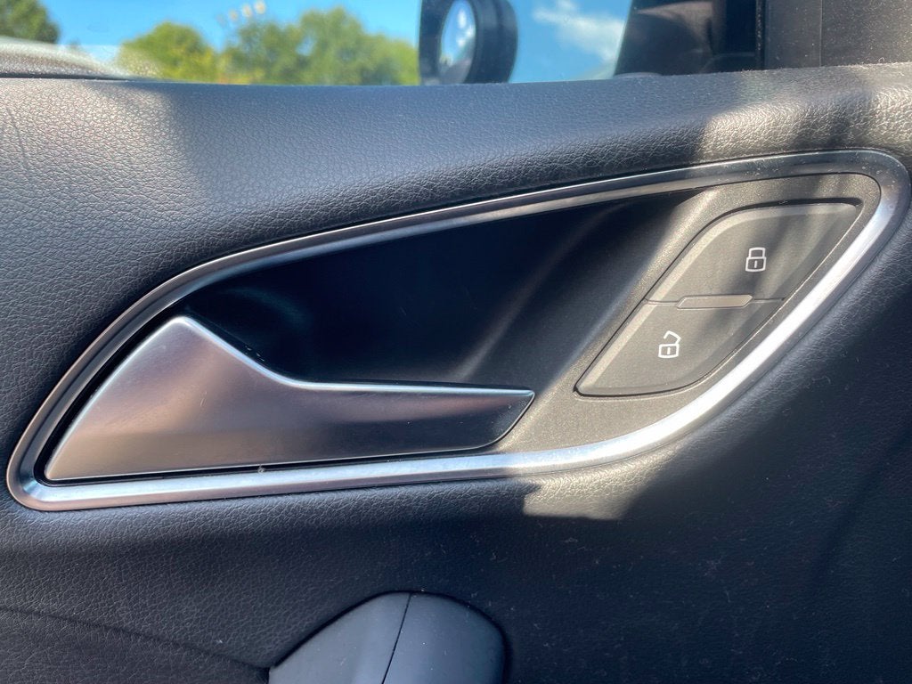 2017 Audi Q3 2.0T Premium, Pano Roof, Leather quattro