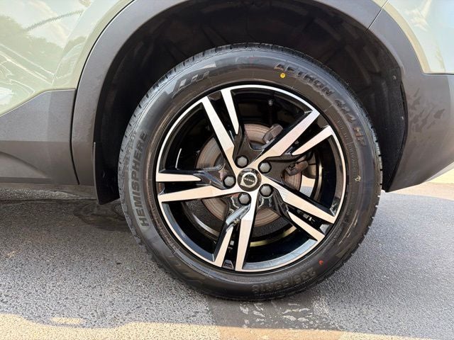 2024 Volvo XC40 B5 Core