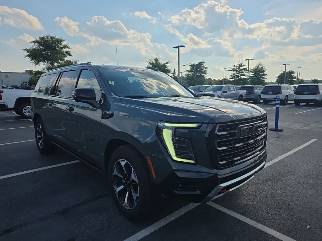 2026 GMC Yukon XL AT4 Ultimate AT4 Black Appearance-Night Vision