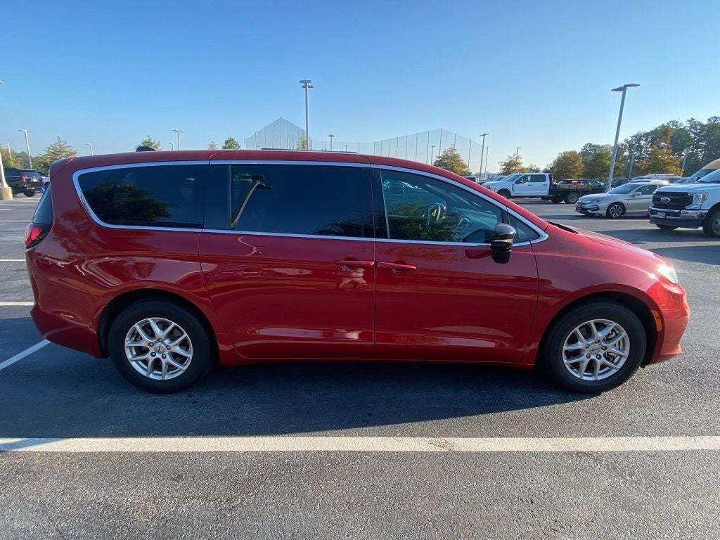 2025 Chrysler Pacifica Select