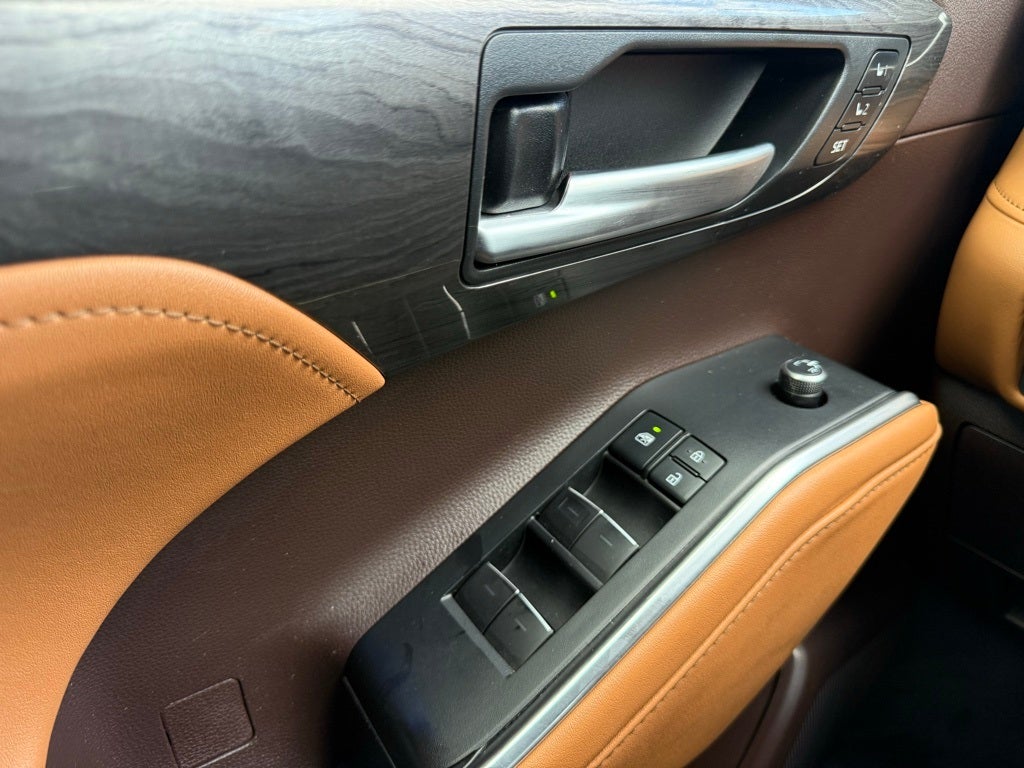 2021 Toyota Highlander Hybrid Platinum