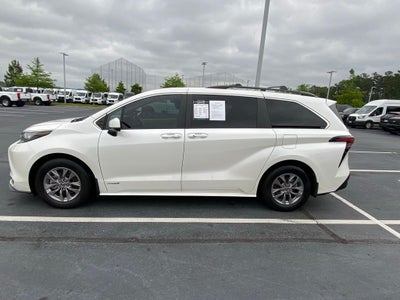 2021 Toyota Sienna XLE 8 Passenger