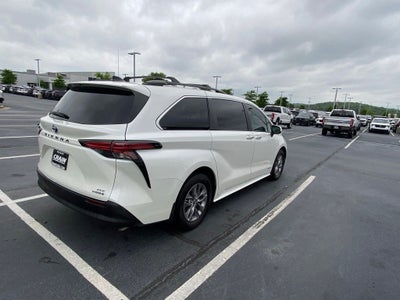 2021 Toyota Sienna XLE 8 Passenger