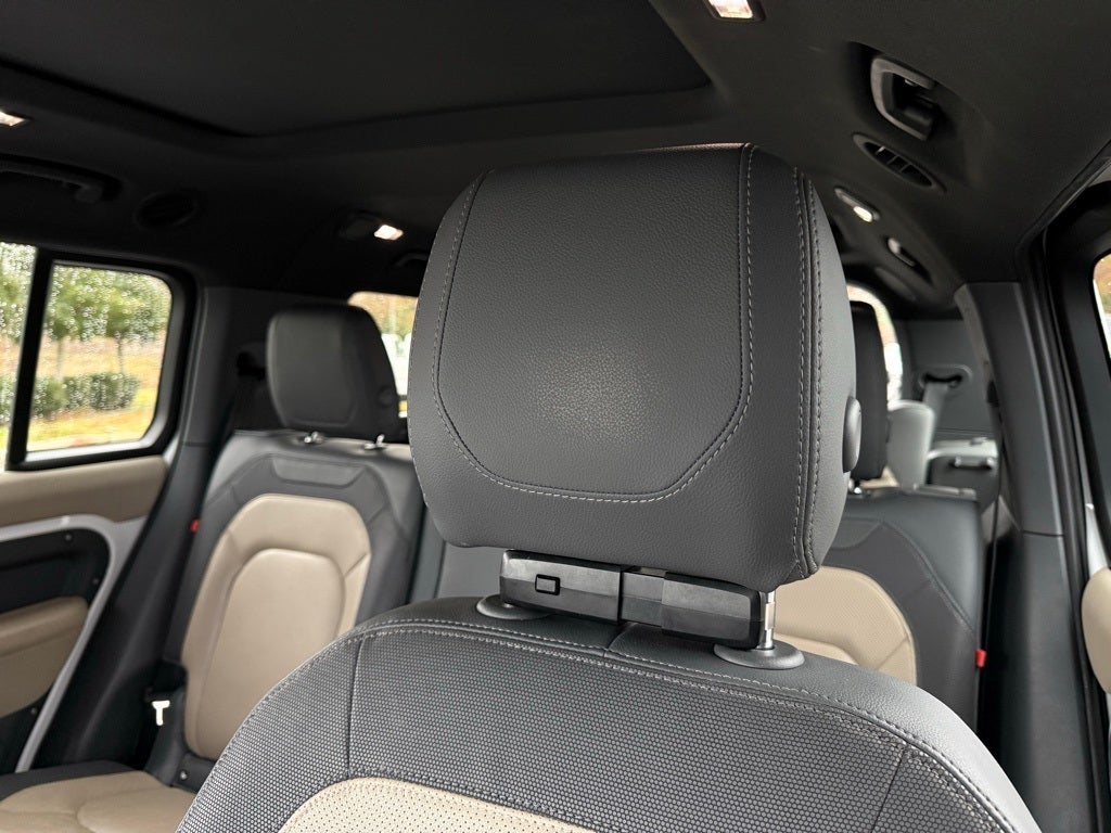 2023 Land Rover Defender 130 X-Dynamic SE