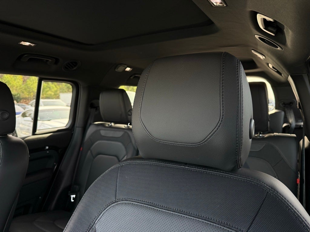 2024 Land Rover Defender 130 X-Dynamic SE