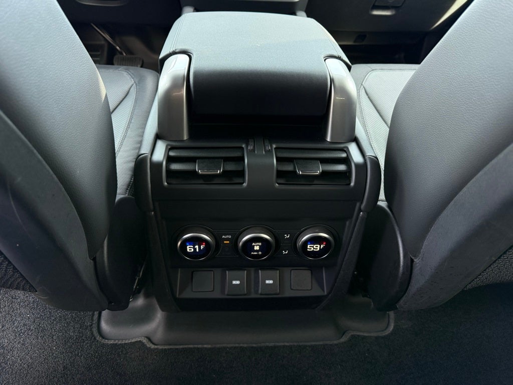 2024 Land Rover Defender 130 X-Dynamic SE