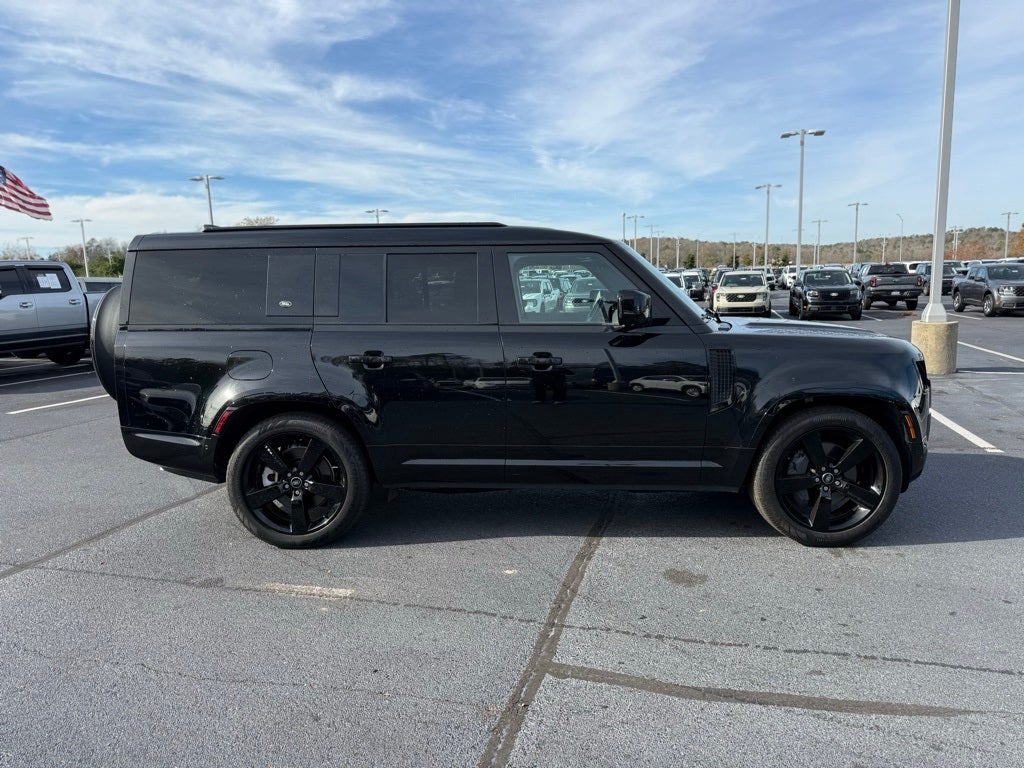 2024 Land Rover Defender 130 X-Dynamic SE