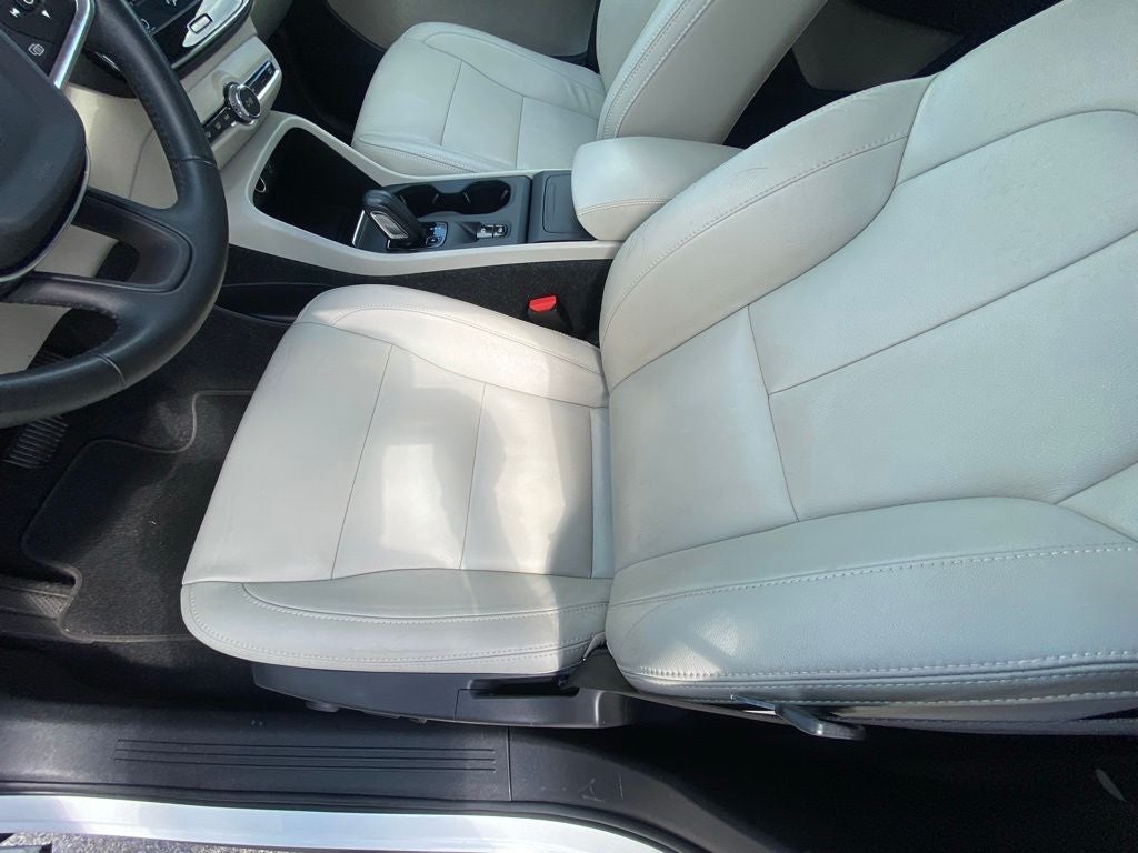 2021 Volvo XC40 Momentum